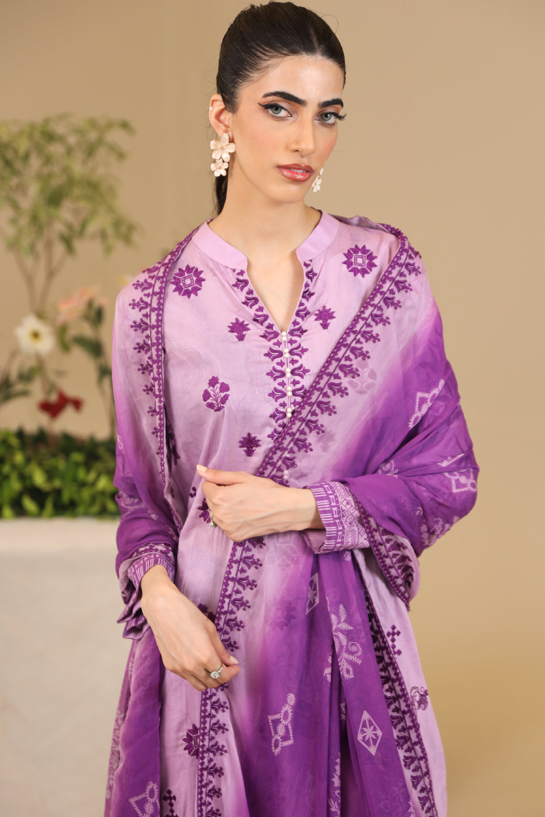 3 Piece - Premium Embroidered Lawn - 9123