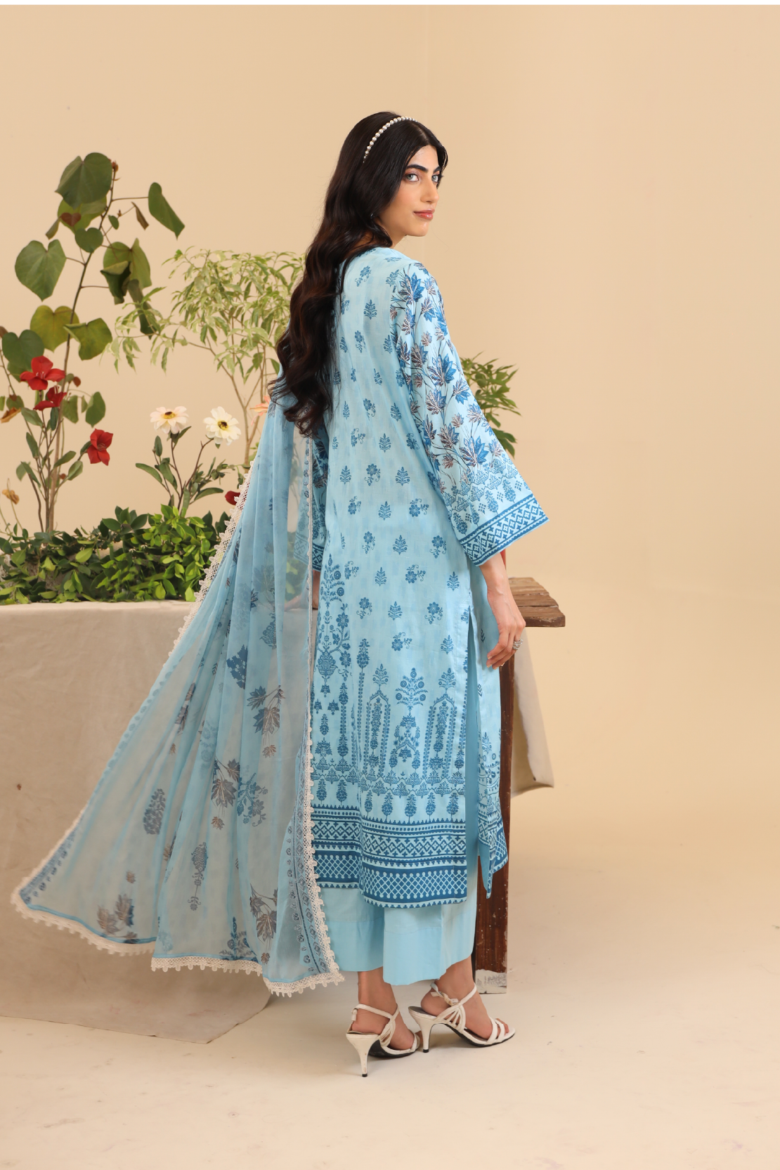 3 Piece - Premium Embroidered Lawn - 9124