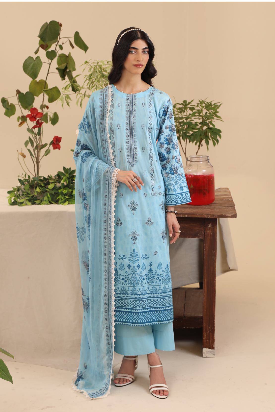 3 Piece - Premium Embroidered Lawn - 9124