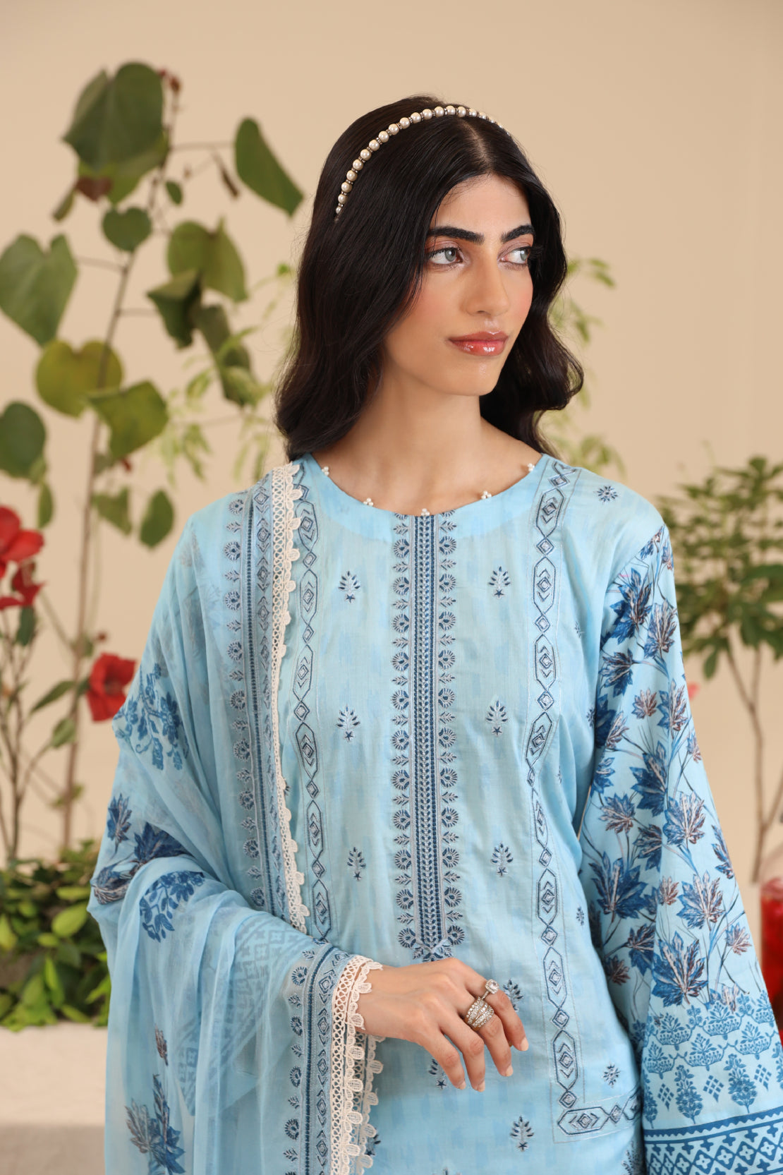 3 Piece - Premium Embroidered Lawn - 9124