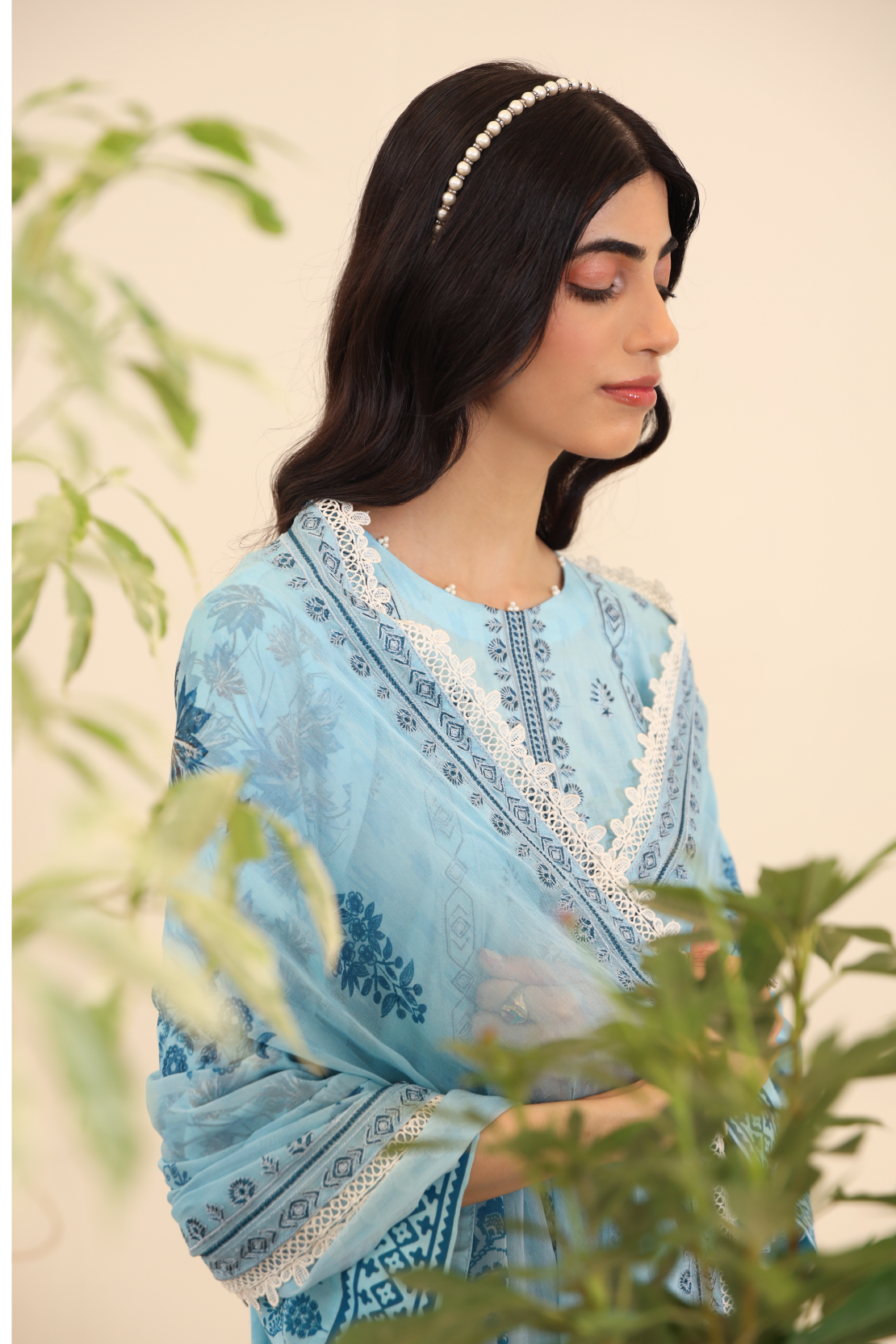 3 Piece - Premium Embroidered Lawn - 9124