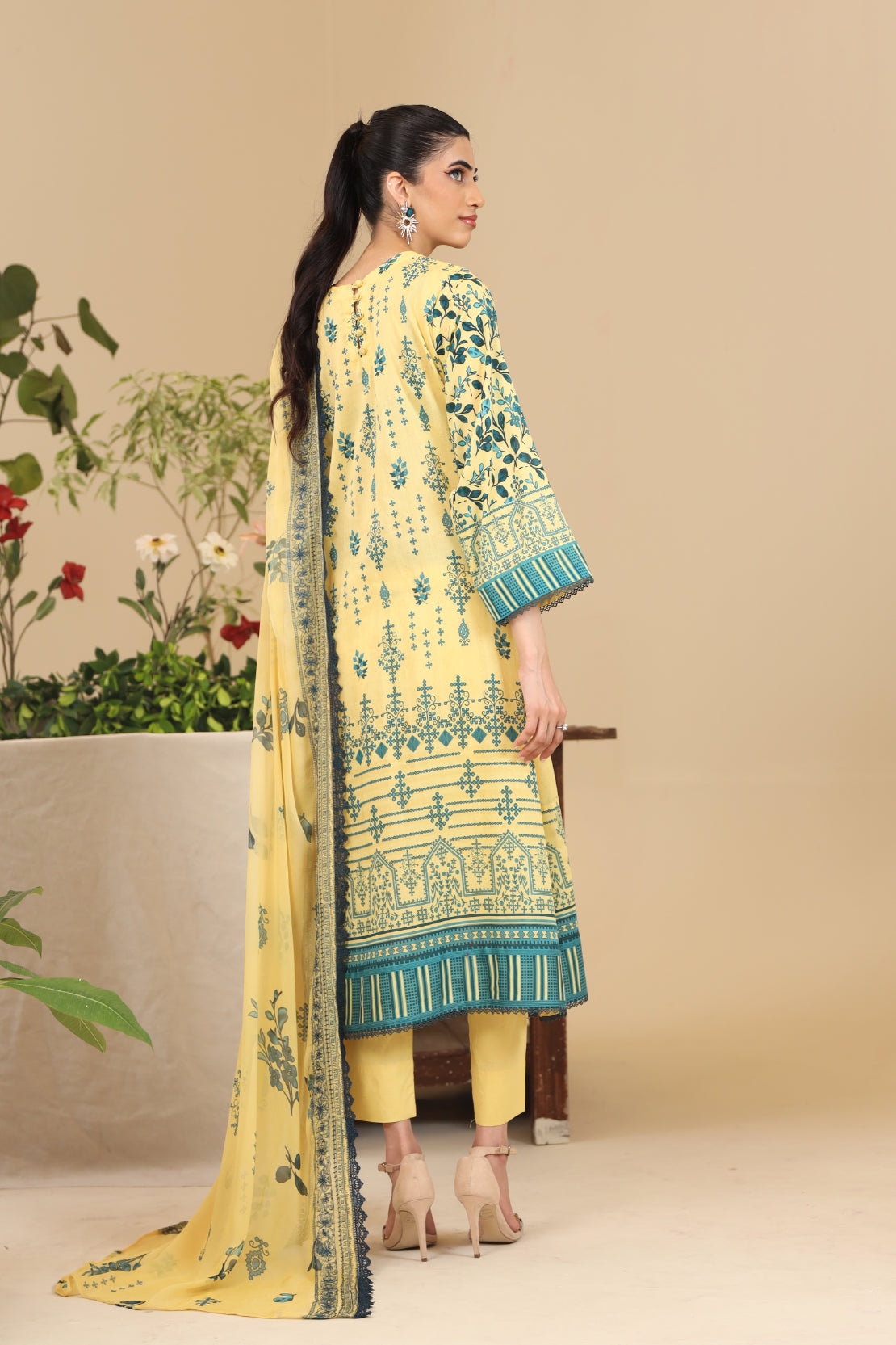 3 Piece - Premium Embroidered Lawn - 9125