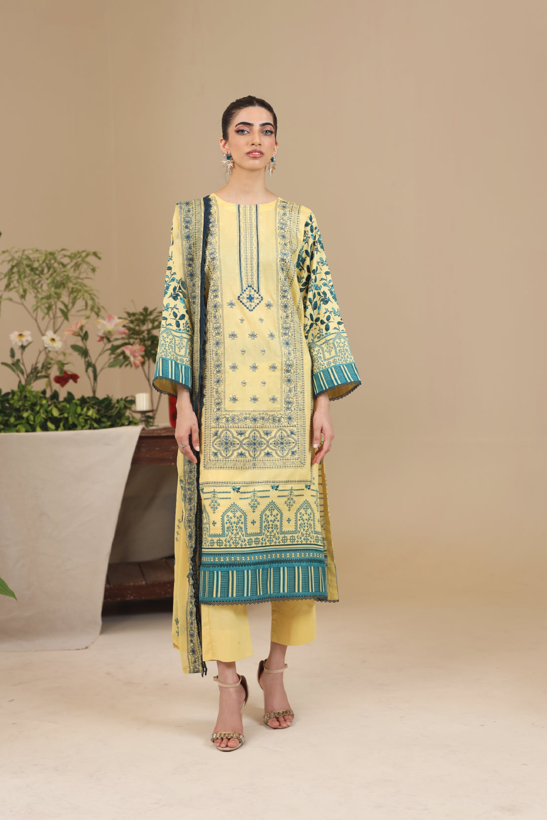 3 Piece - Premium Embroidered Lawn - 9125