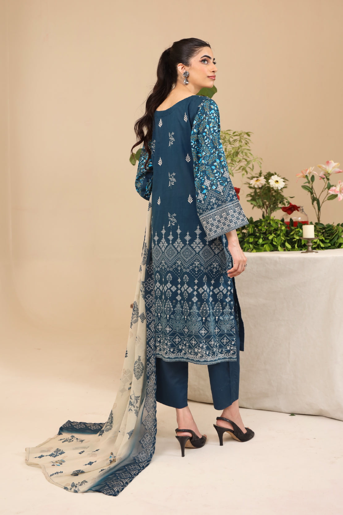 3 Piece - Premium Embroidered Lawn - 9126