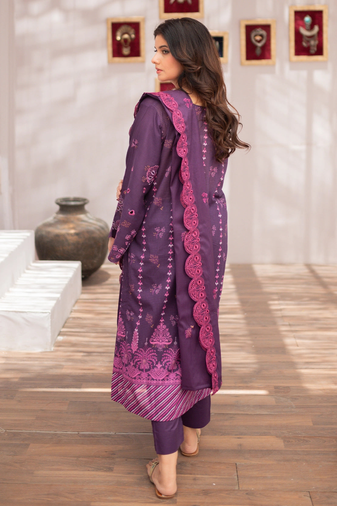 3 PIECE - PREMIUM EMBROIDERED LAWN - 8176