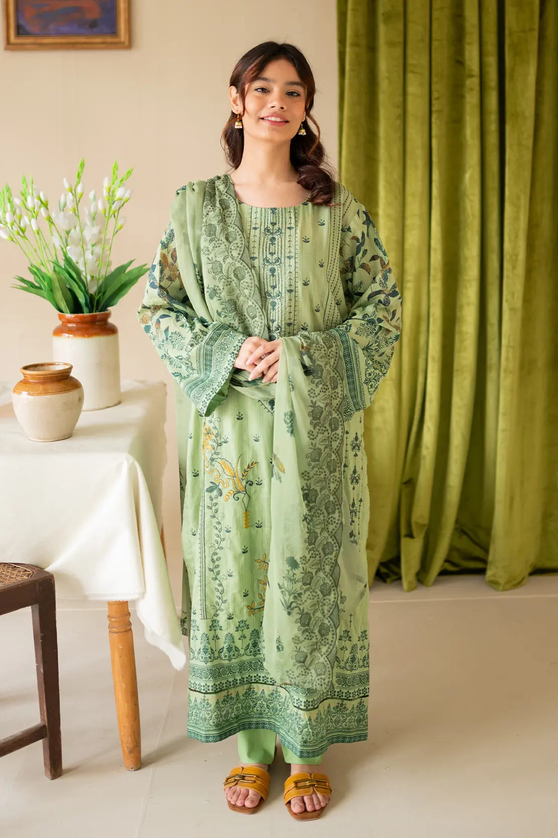 3 Piece - Embroidered Luxury Lawn - 8143