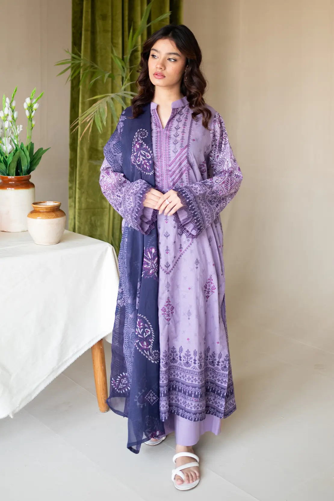 3 Piece - Embroidered Luxury Lawn - 8144