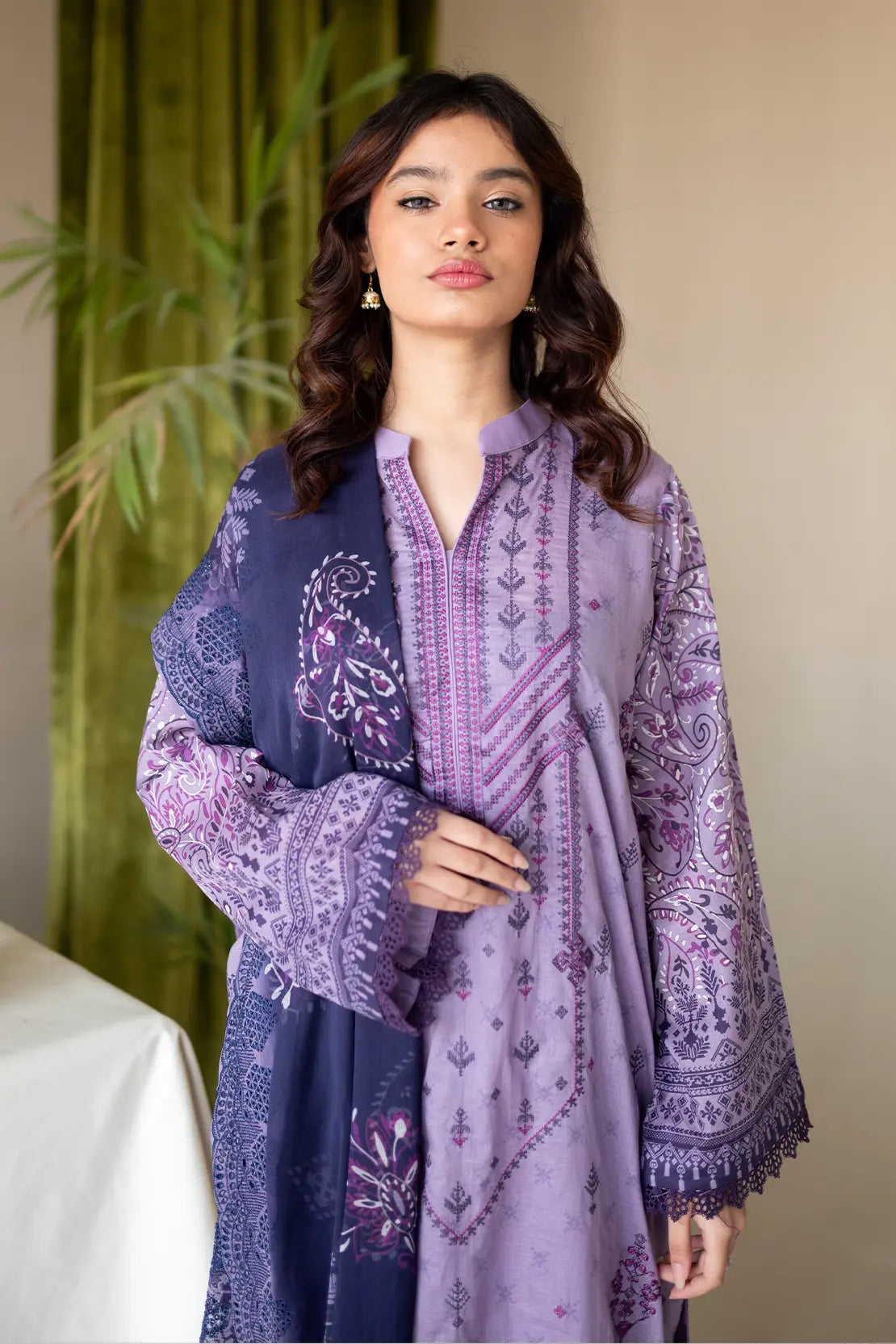 3 Piece - Embroidered Luxury Lawn - 8144