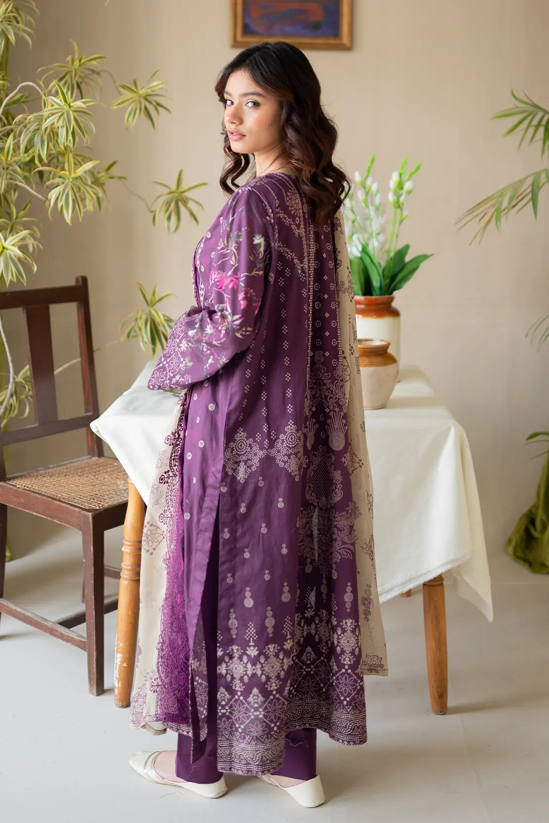 3 Piece - Embroidered Luxury Lawn - 8146