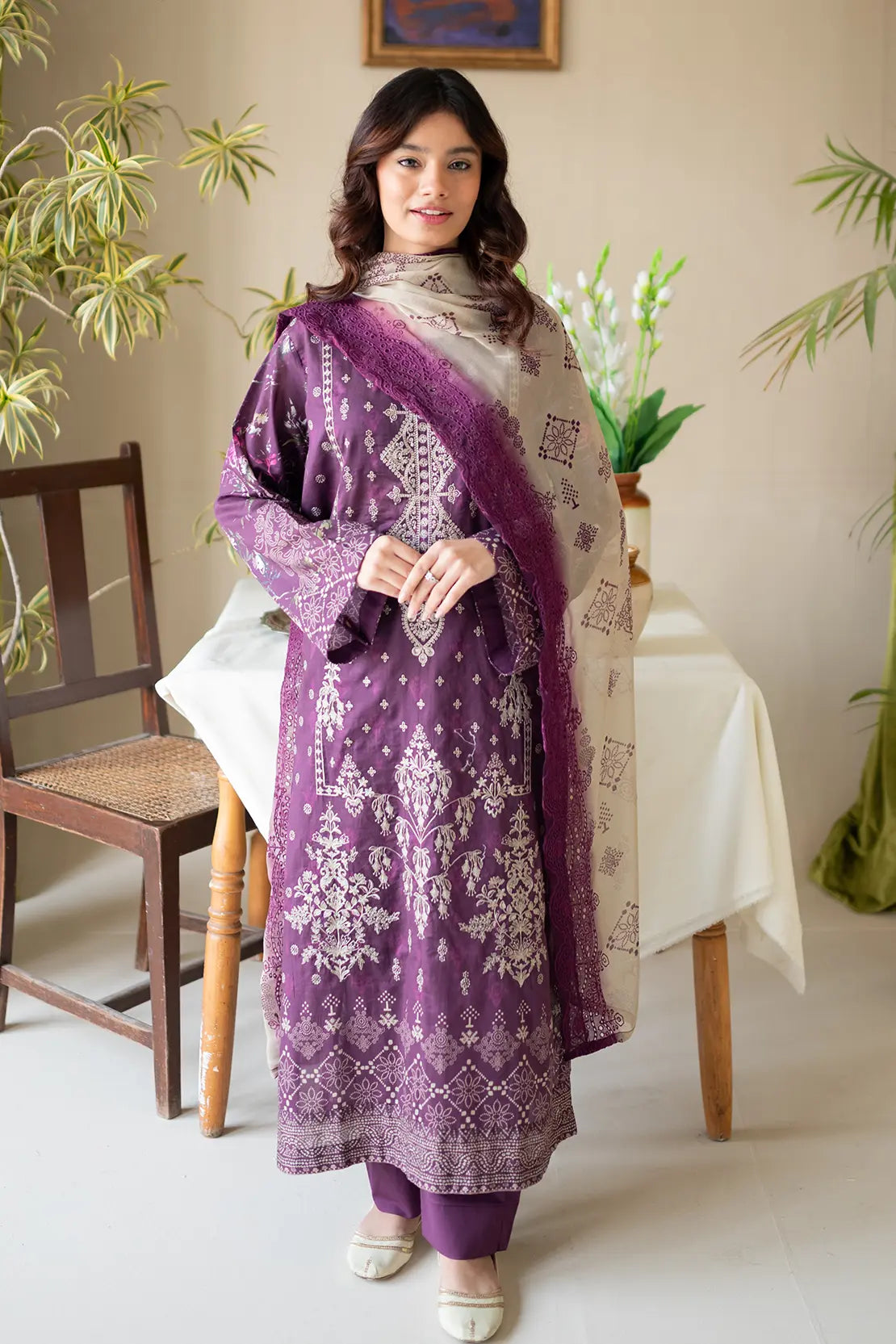 3 Piece - Embroidered Luxury Lawn - 8146