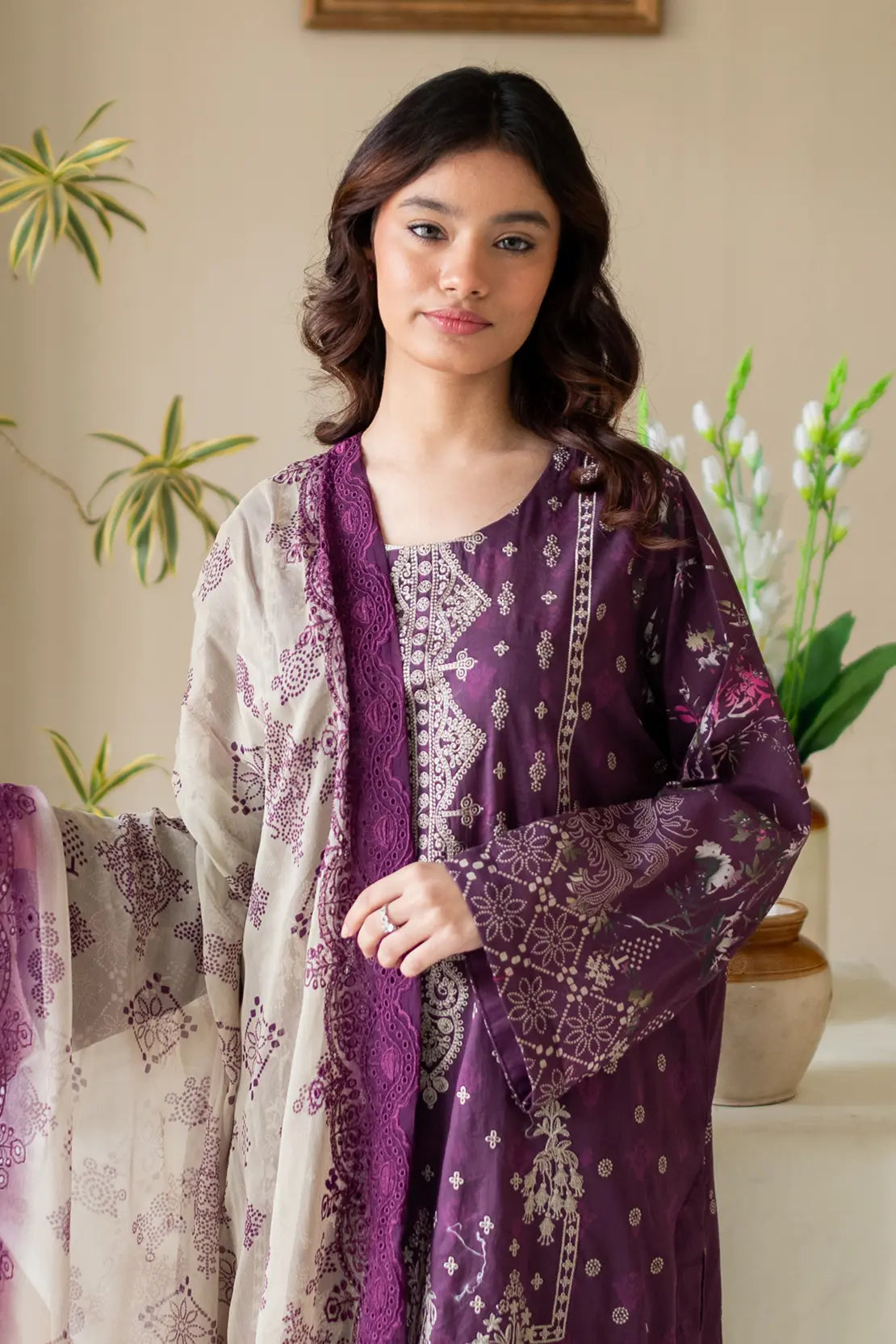 3 Piece - Embroidered Luxury Lawn - 8146