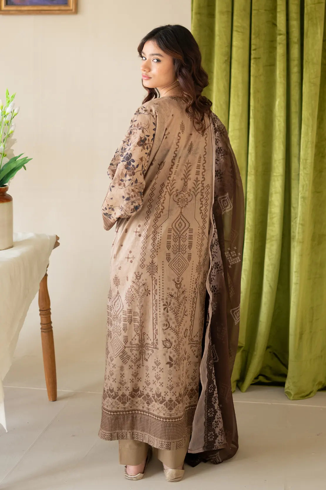 3 Piece - Embroidered Luxury Lawn - 8148