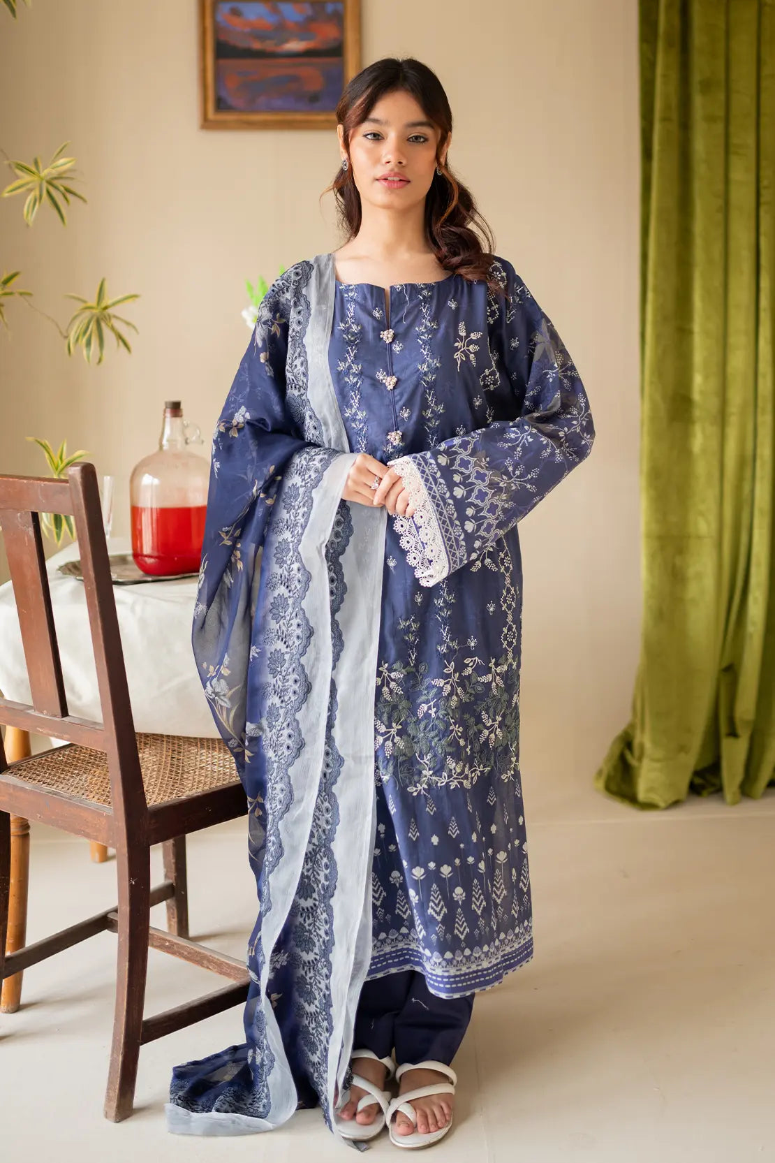 3 Piece - Embroidered Luxury Lawn - 8149