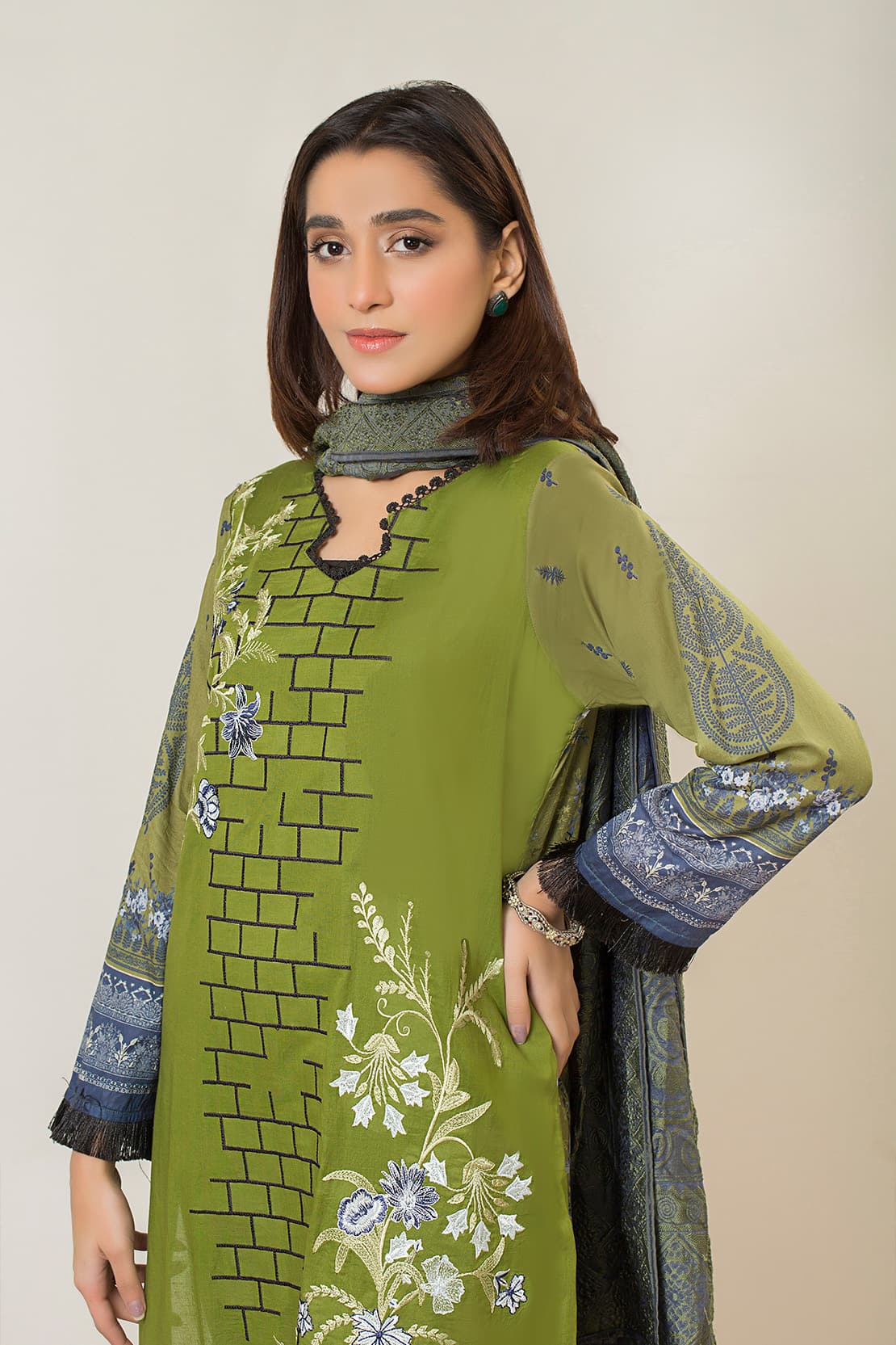 3 Piece – Embroidered Lawn – 7343