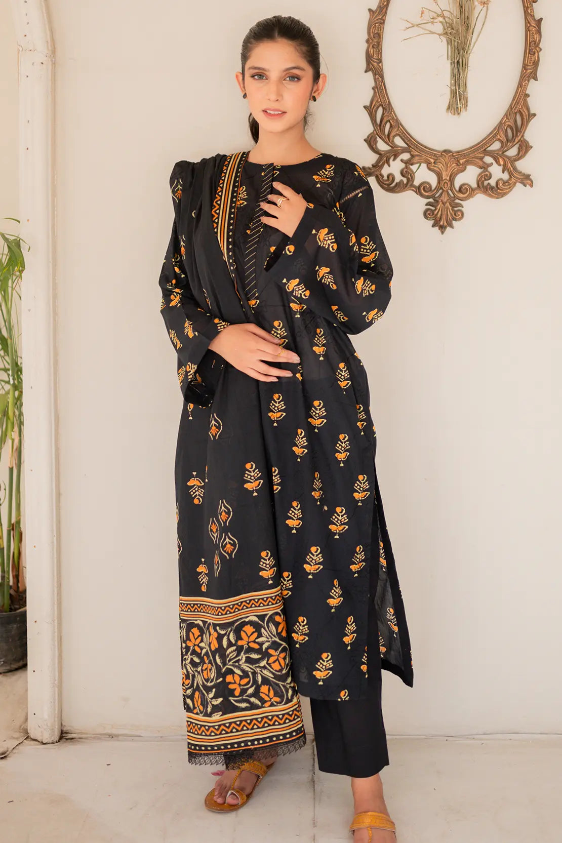 3 Piece - Embroidered Lawn - 8490