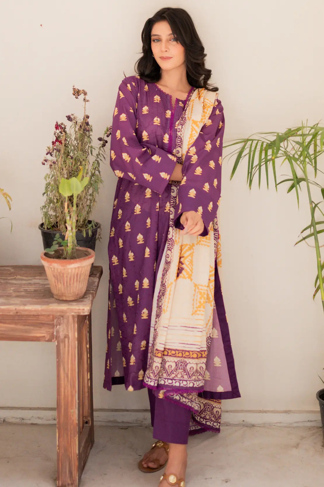 3 Piece - Embroidered Lawn - 8489