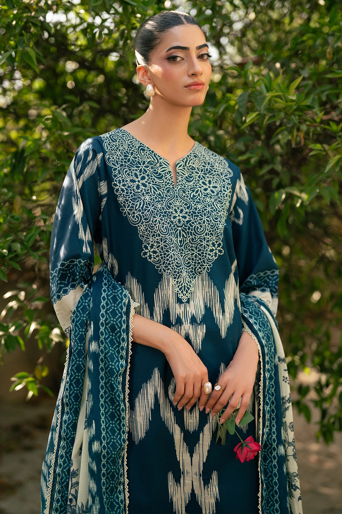 3 Piece - Premium Embroidered Lawn - 3752