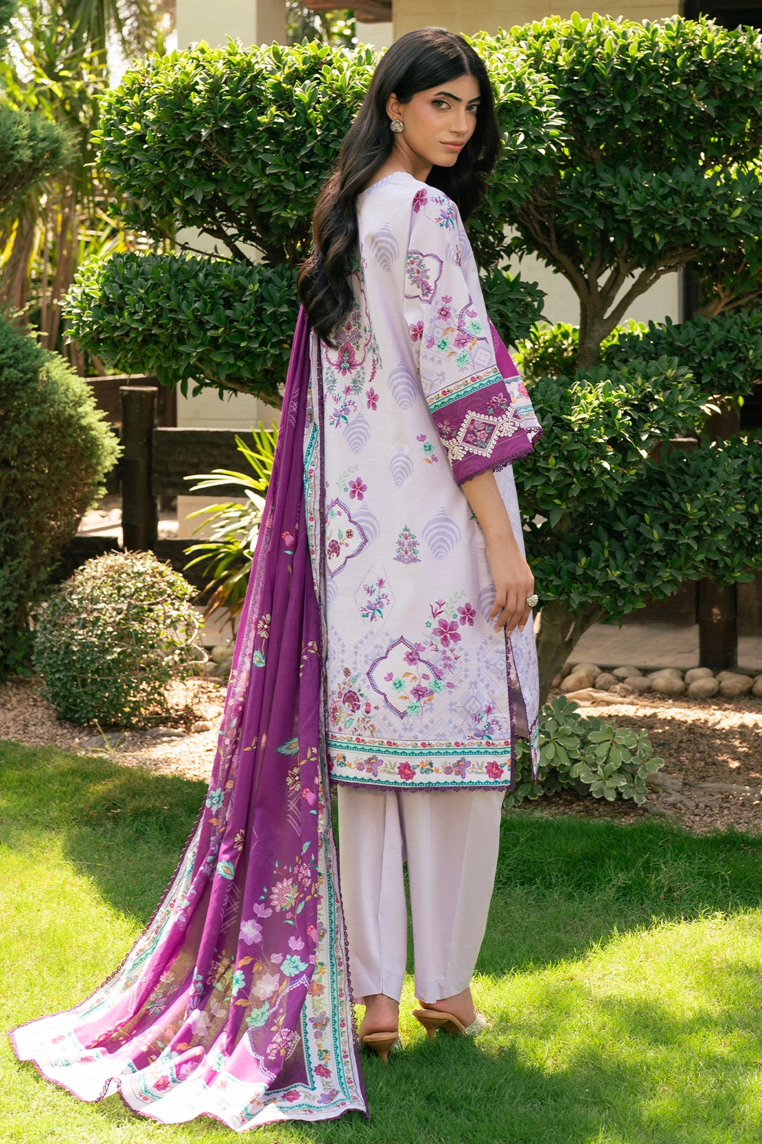 3 Piece - Premium Embroidered Lawn - 3753