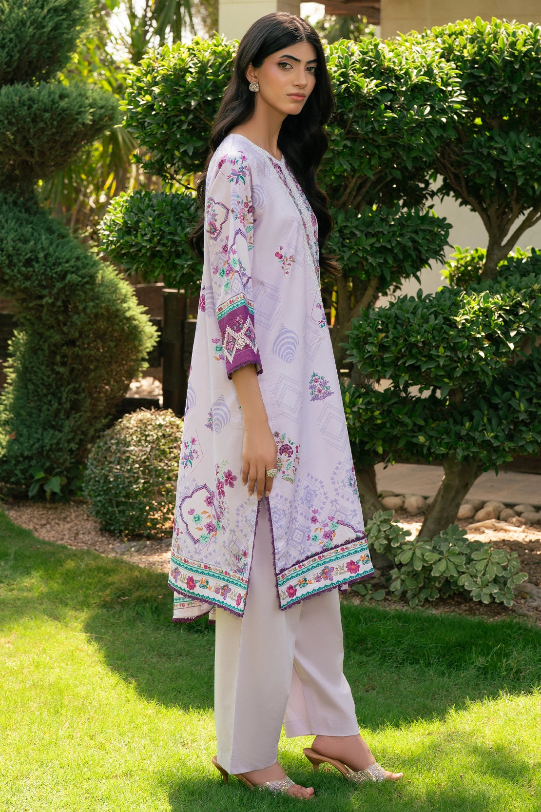 3 Piece - Premium Embroidered Lawn - 3753