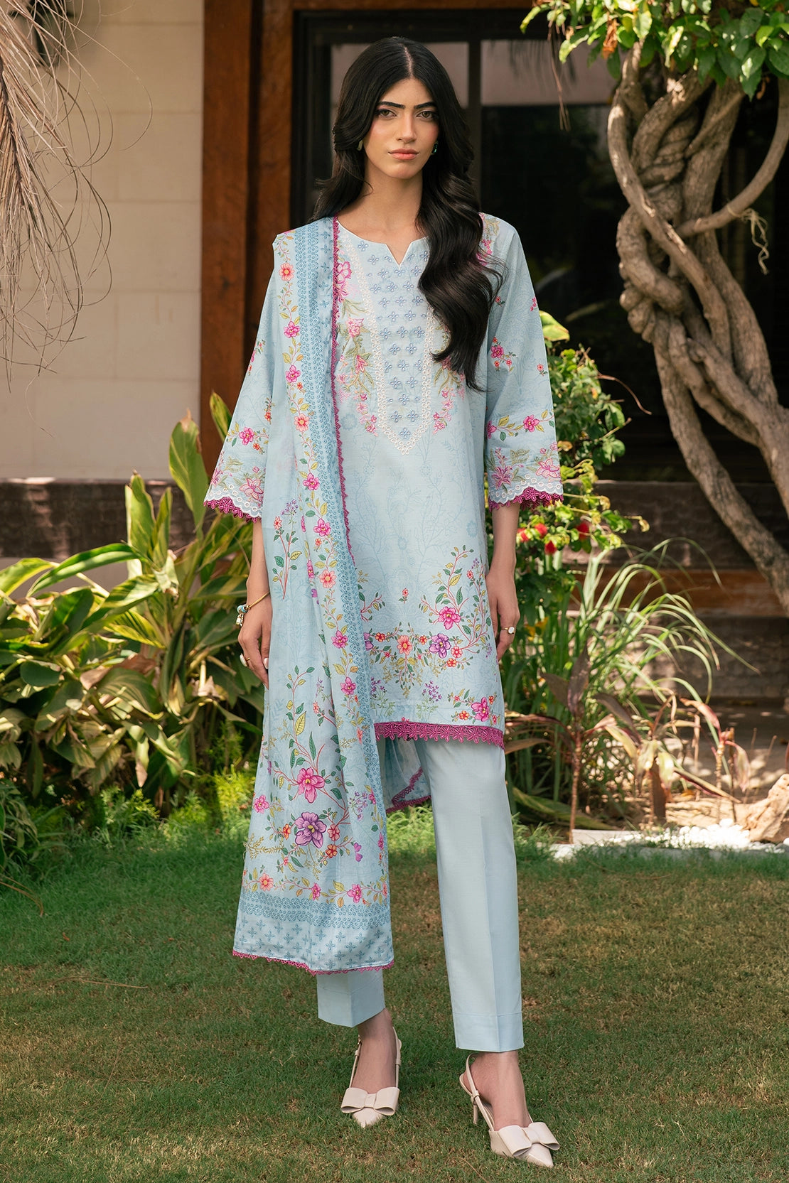 3 Piece - Premium Embroidered Lawn - 3755