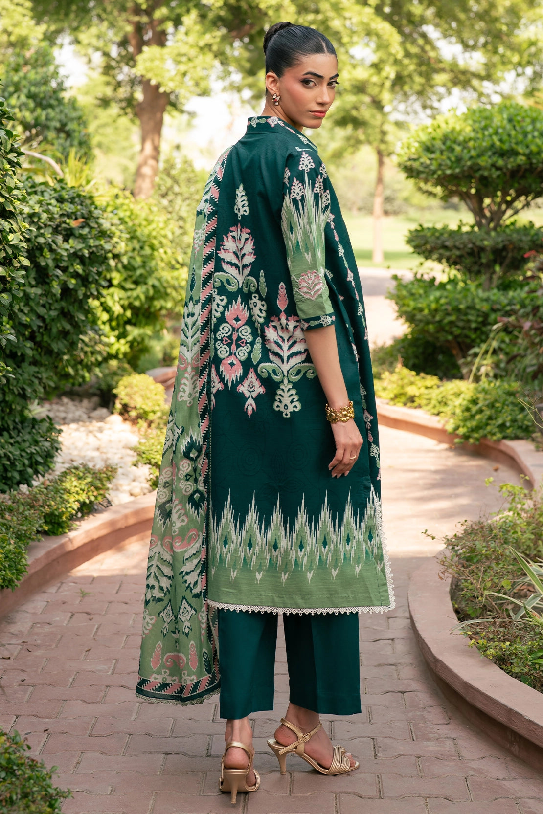 3 Piece - Premium Embroidered Lawn - 3756