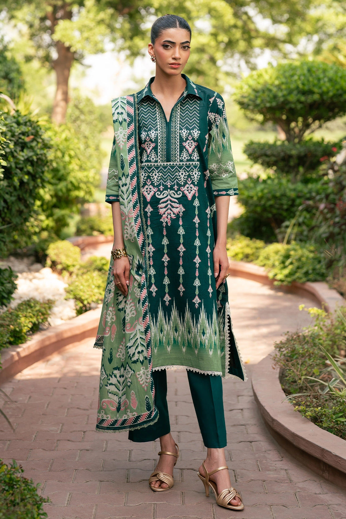3 Piece - Premium Embroidered Lawn - 3756