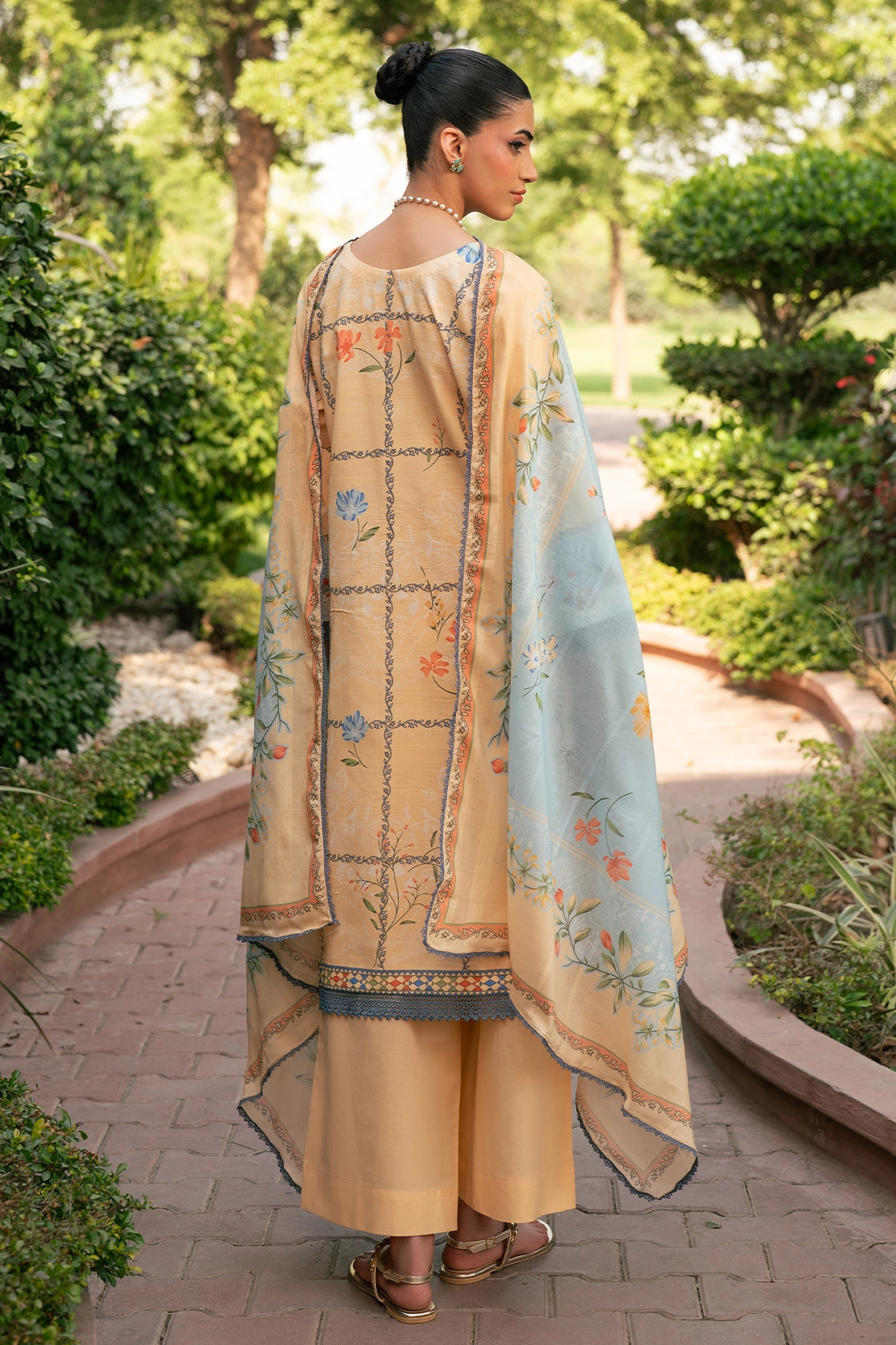 3 Piece - Premium Embroidered Lawn - 3757