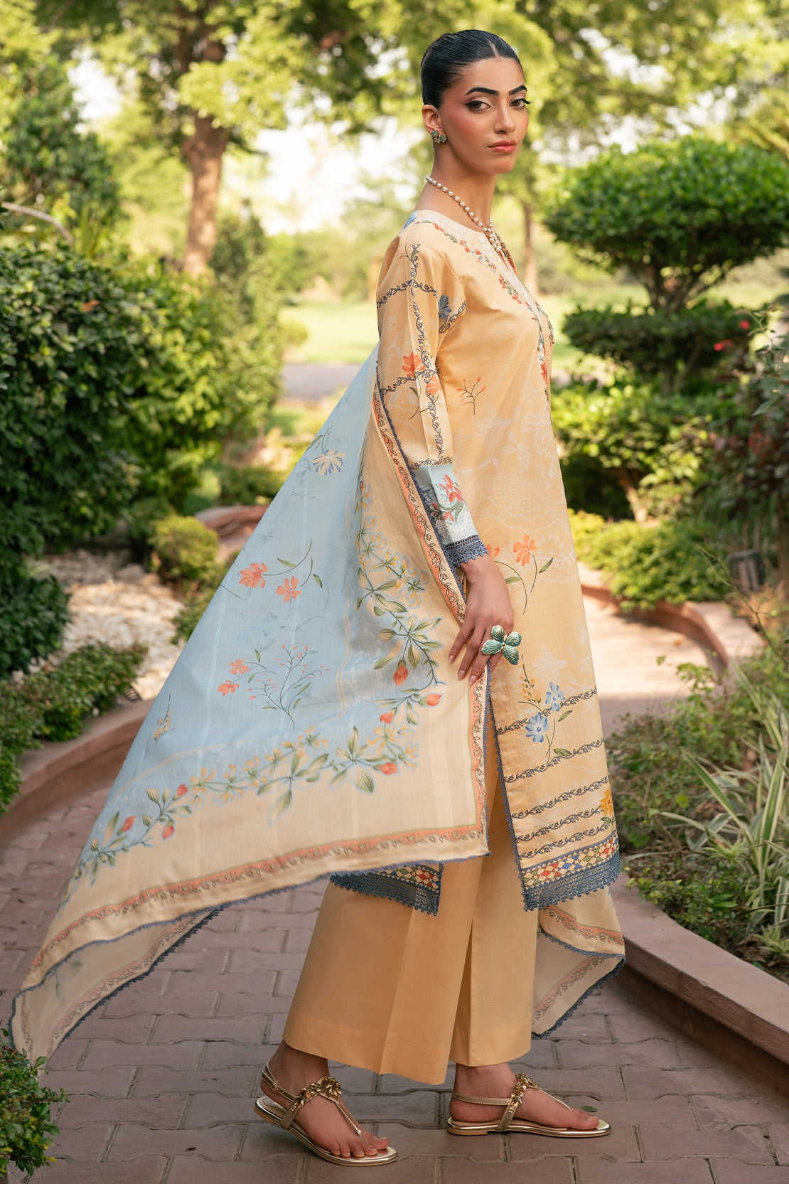 3 Piece - Premium Embroidered Lawn - 3757