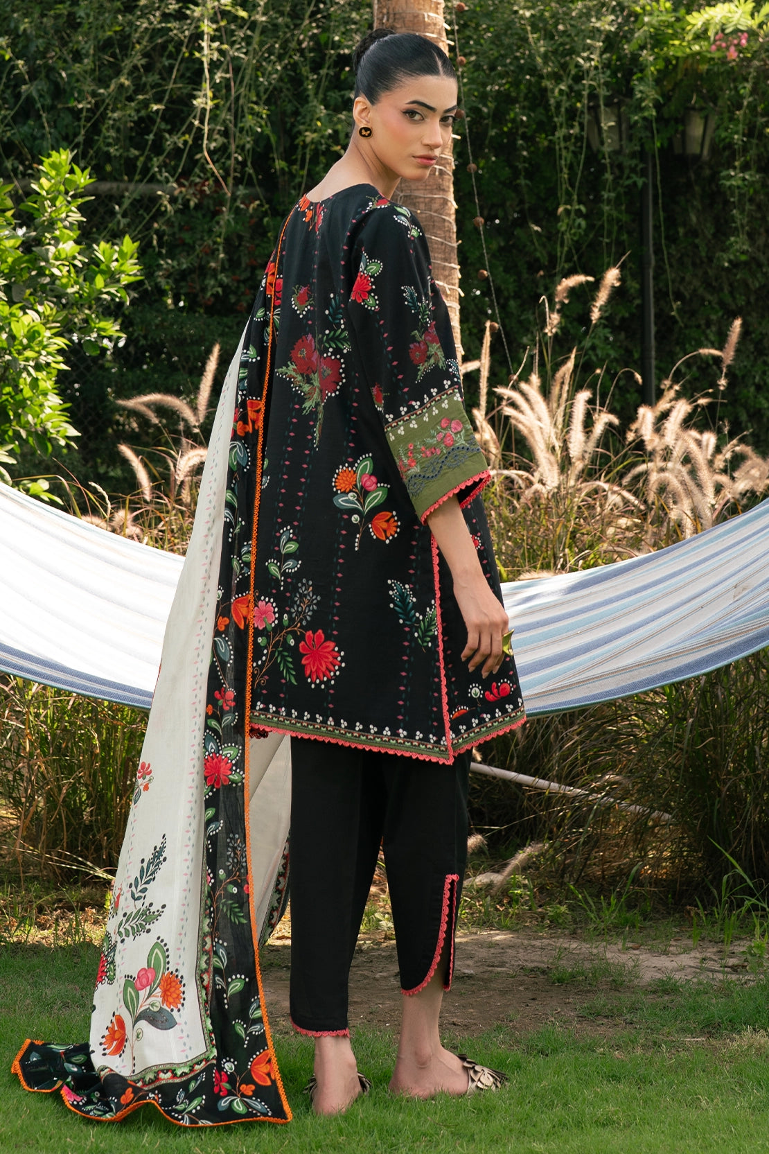 3 Piece - Premium Embroidered Lawn - 3758
