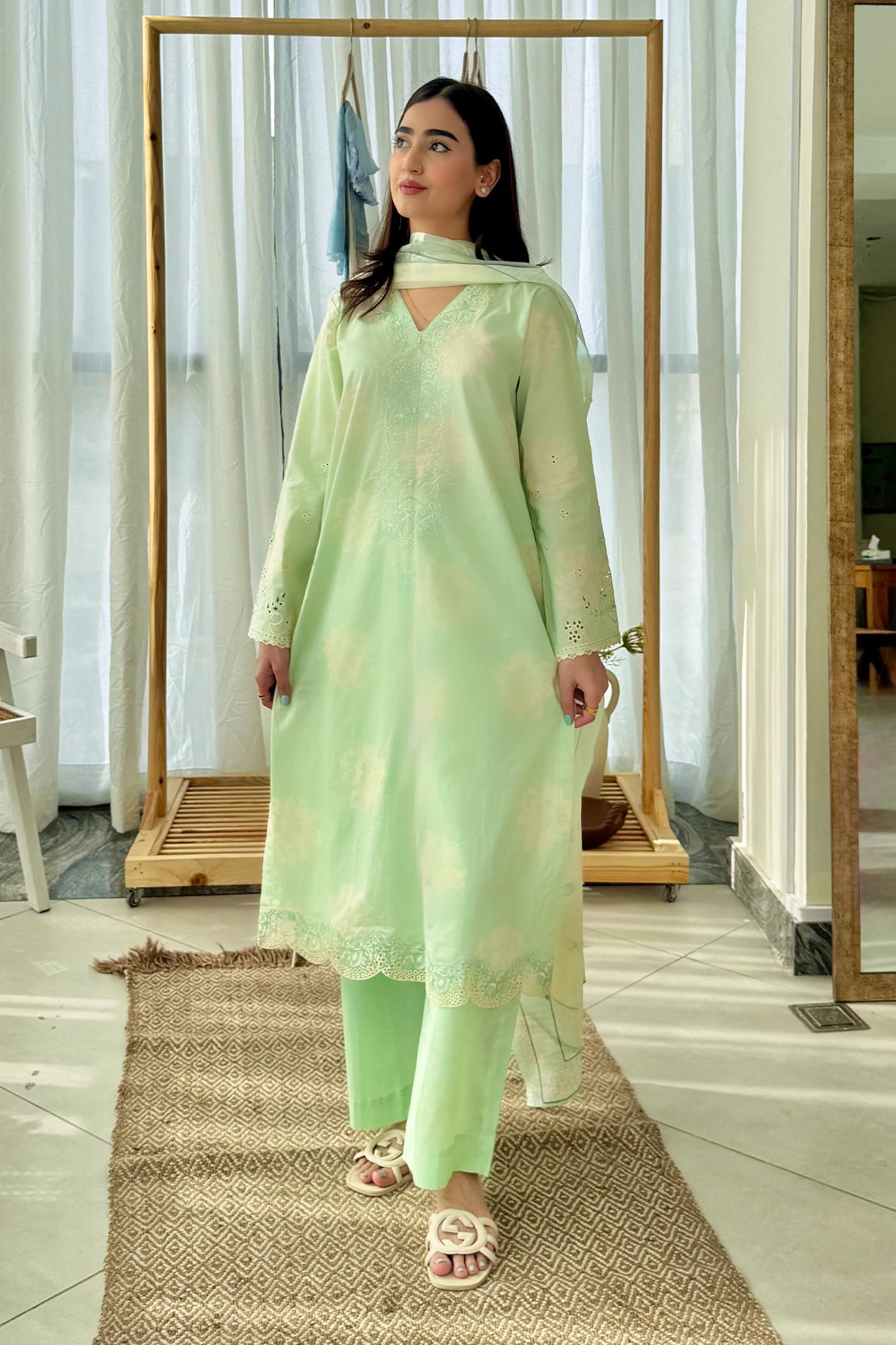 Stitched 3 Piece - Embroidered Lawn - 548 - S