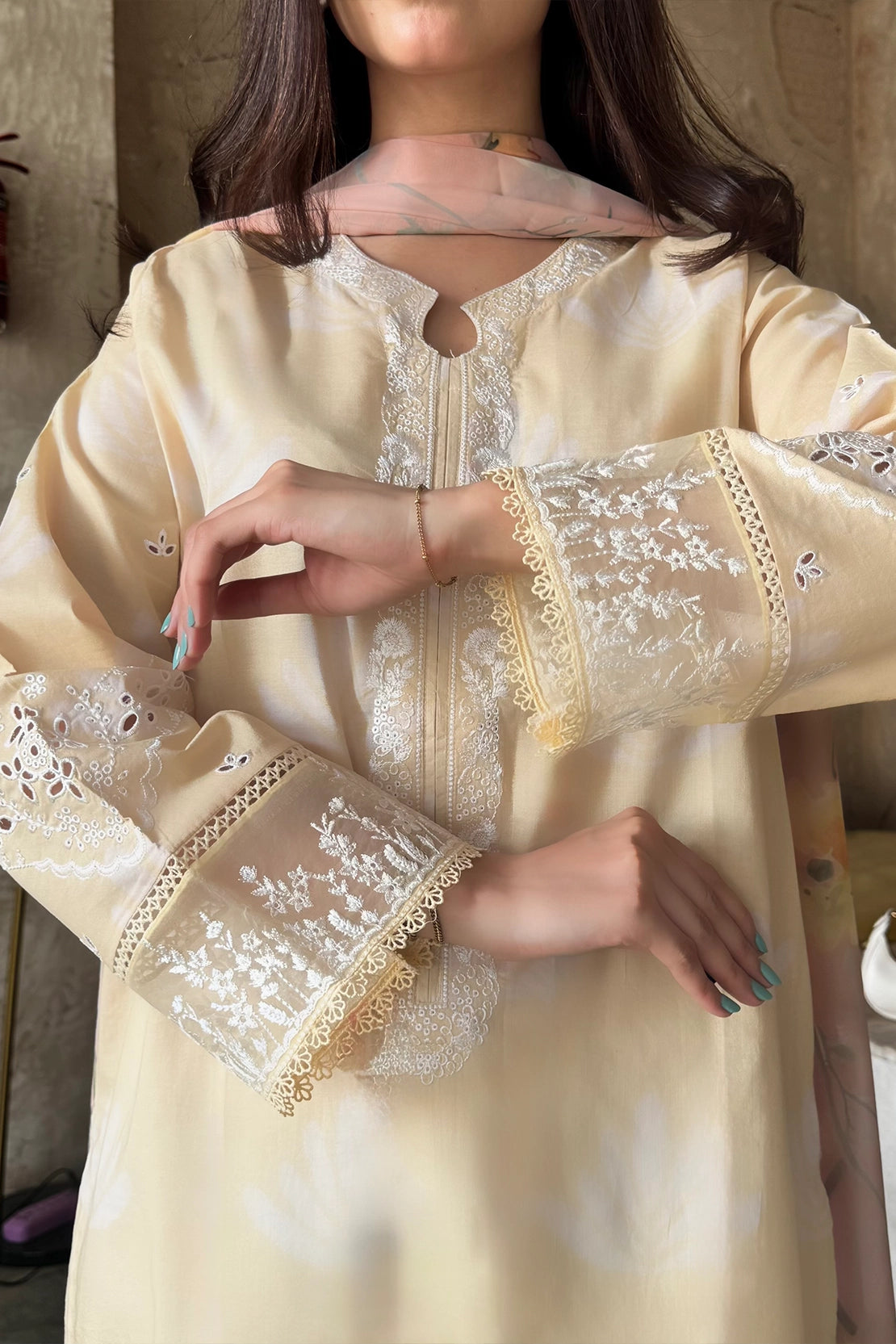 Stitched 3 Piece - Embroidered Lawn - 551 - S