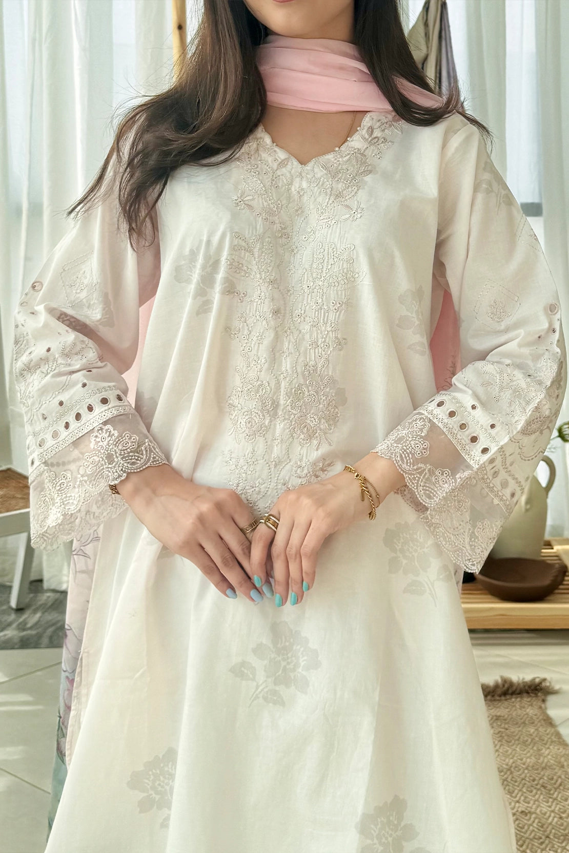 Stitched 3 Piece - Embroidered Lawn - 552 - S