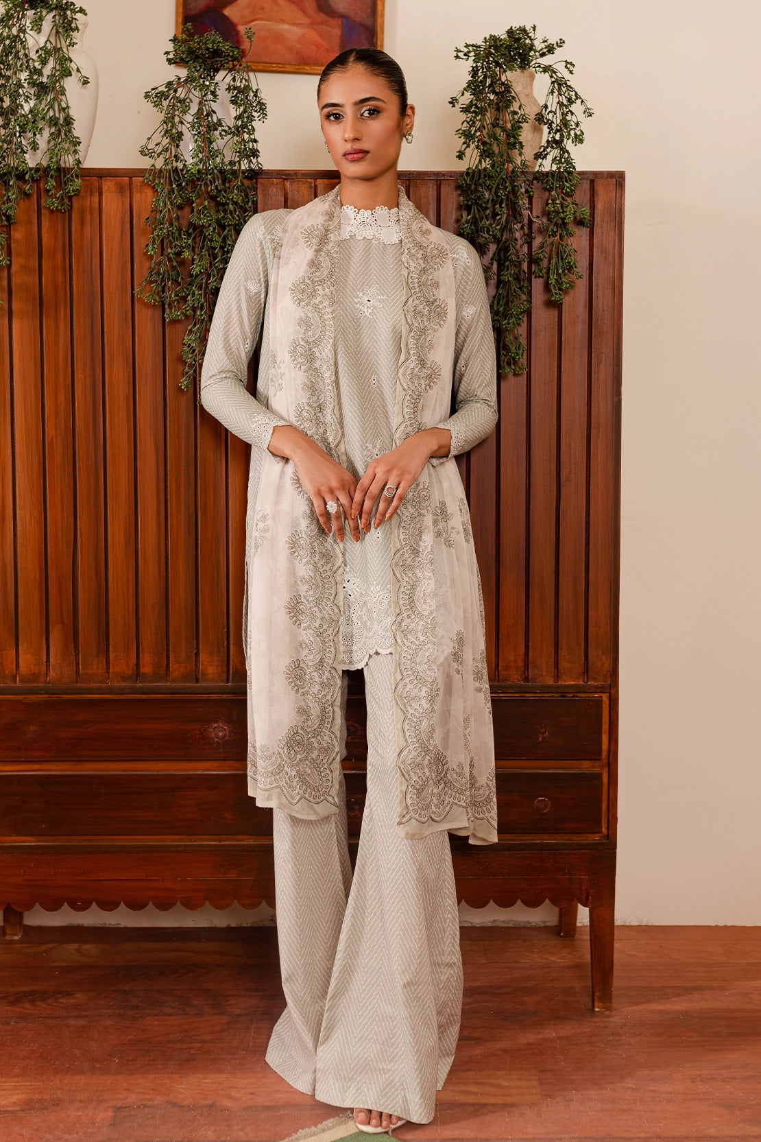 3 PIECE - PREMIUM EMBROIDERED LAWN - 8895