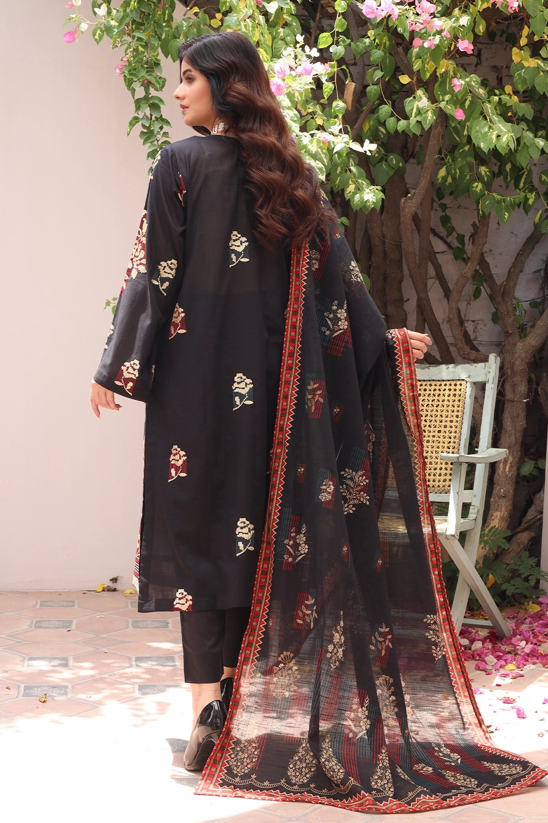 3 Piece - Premium Embroidered Lawn - 8861