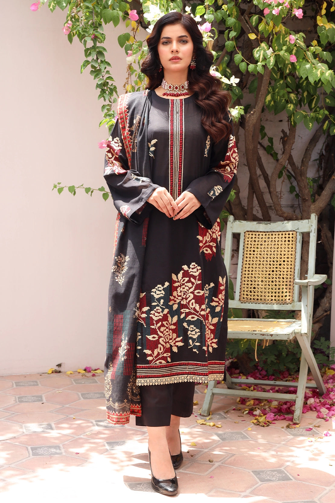 3 Piece - Premium Embroidered Lawn - 8861