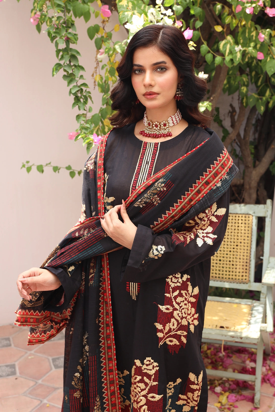 3 Piece - Premium Embroidered Lawn - 8861