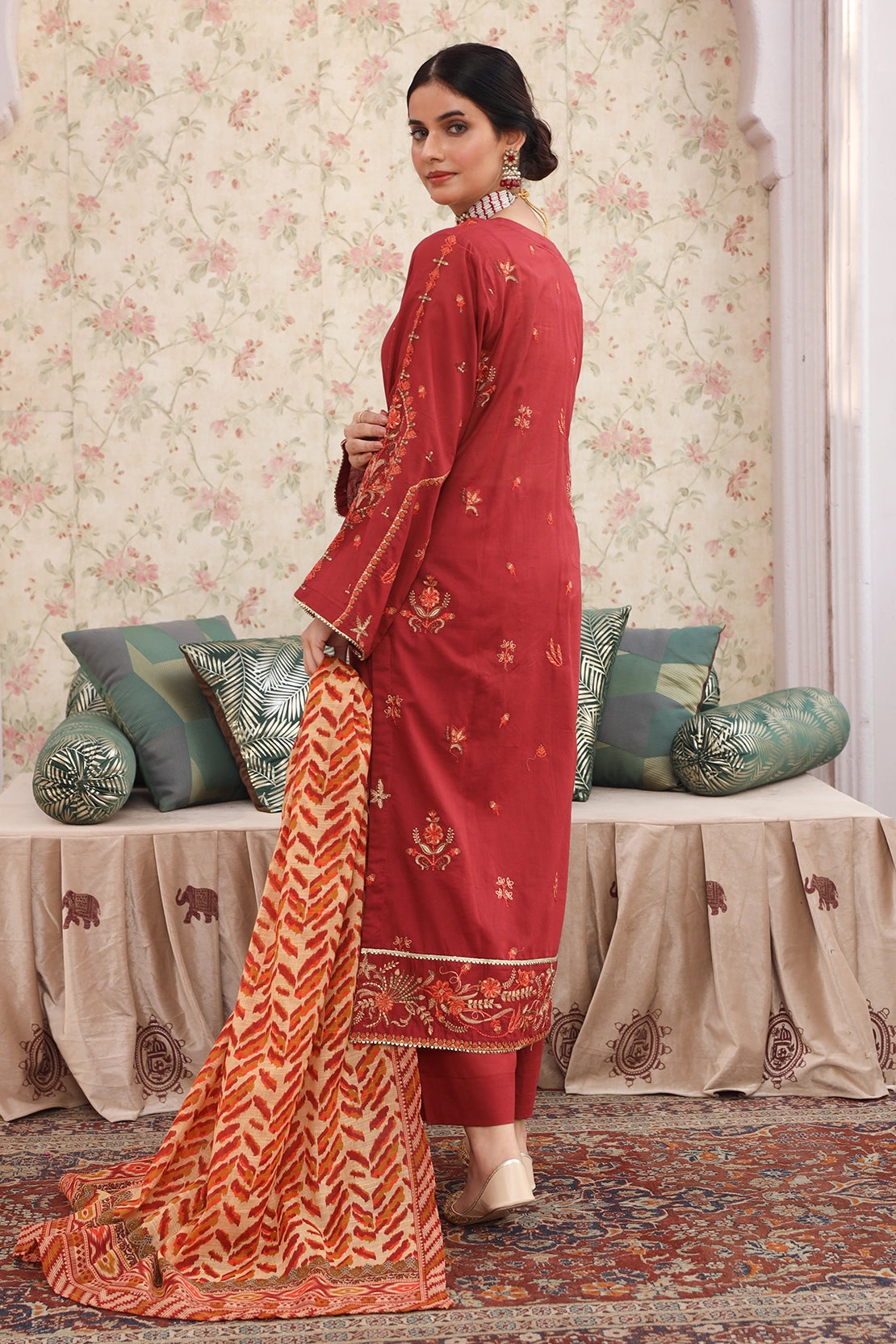 3 Piece - Premium Embroidered Lawn - 8862