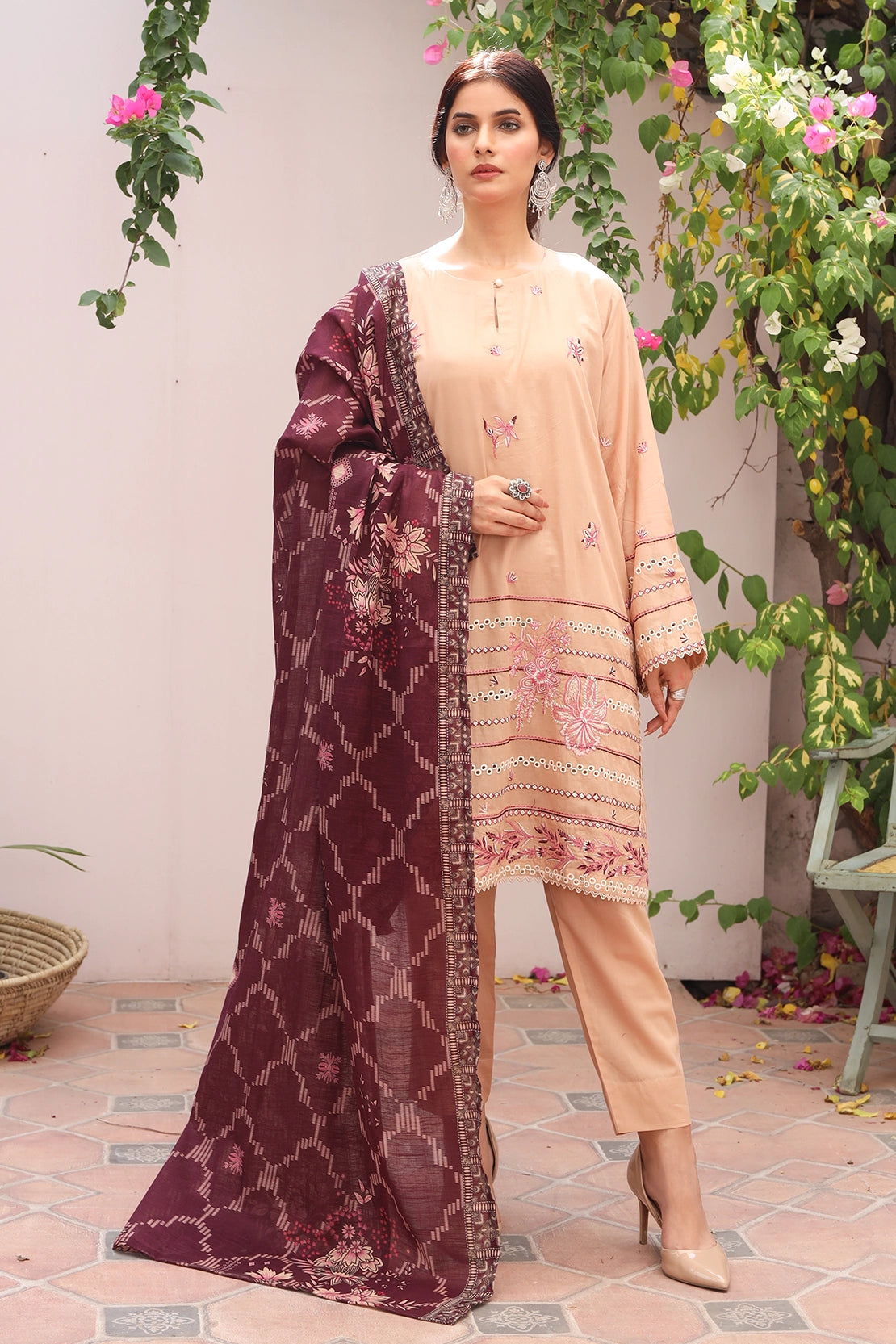 3 Piece - Premium Embroidered Lawn - 8865