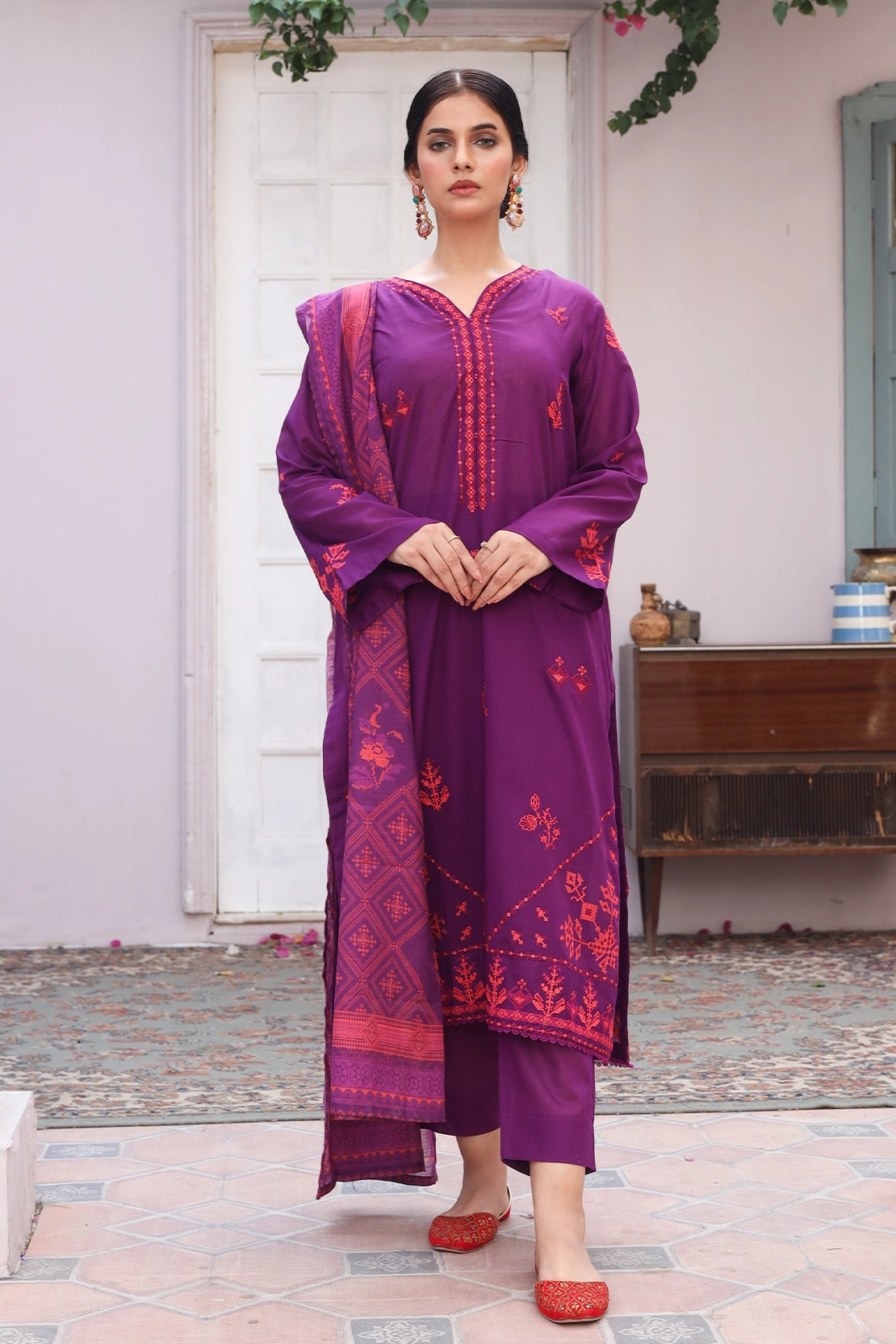 3 Piece - Premium Embroidered Lawn - 8867