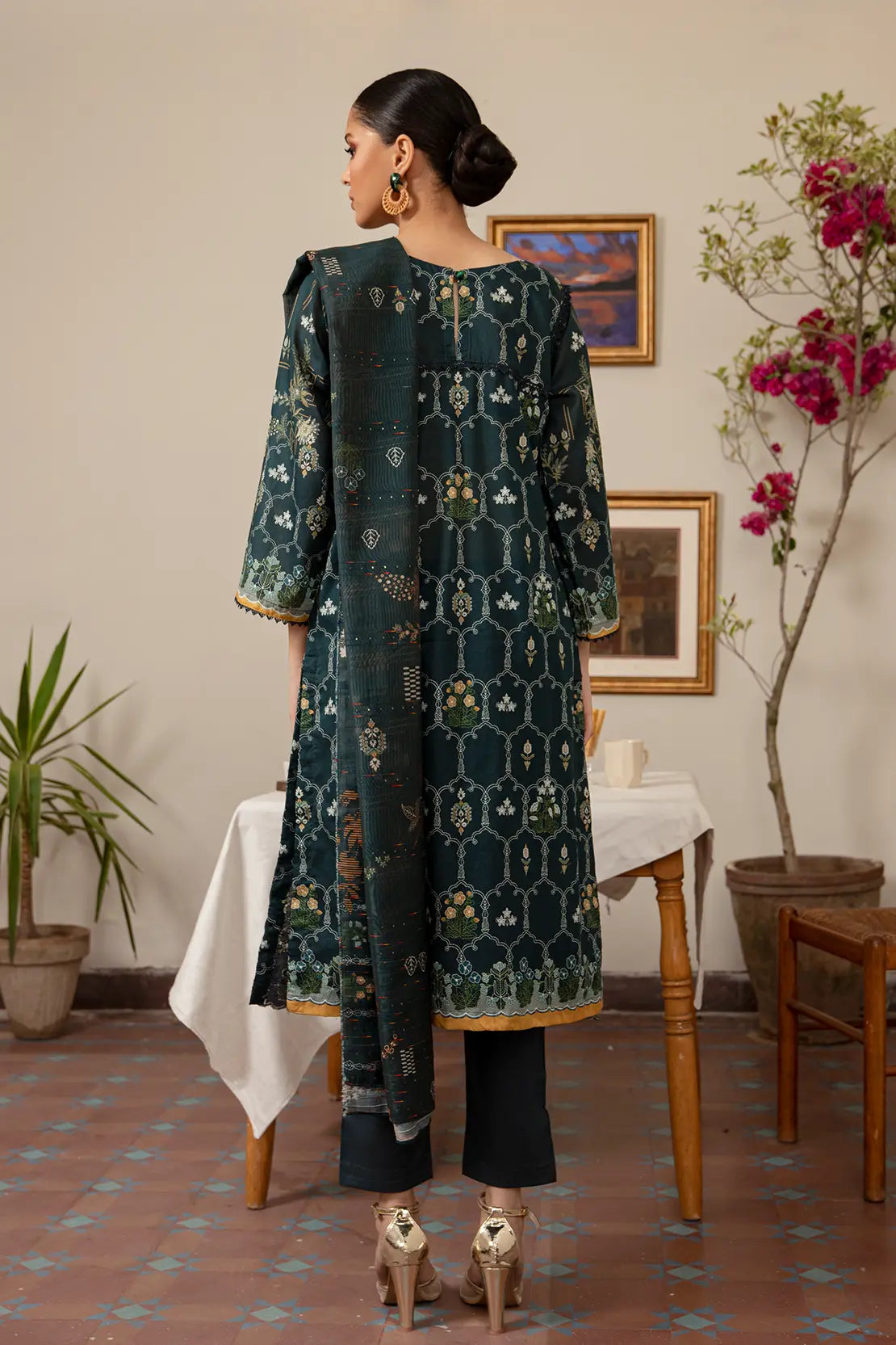 3 Piece - Embroidered Luxury Lawn - 7435