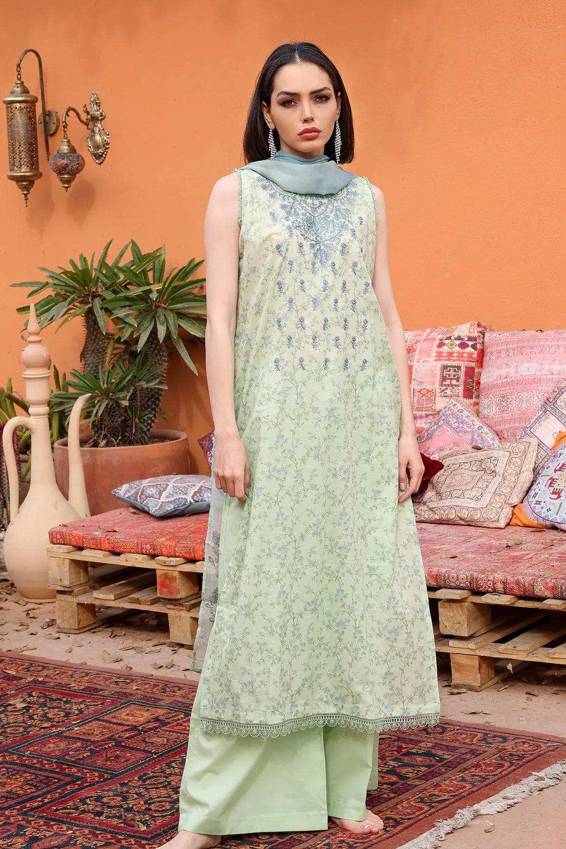 3 Piece - Embroidered Lawn - 8153