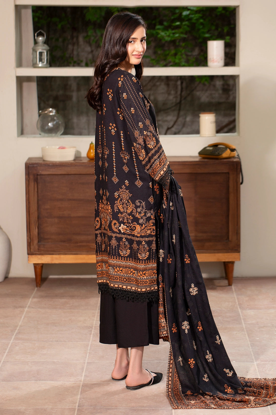 3 PIECE - PREMIUM EMBROIDERED KARANDI - 190