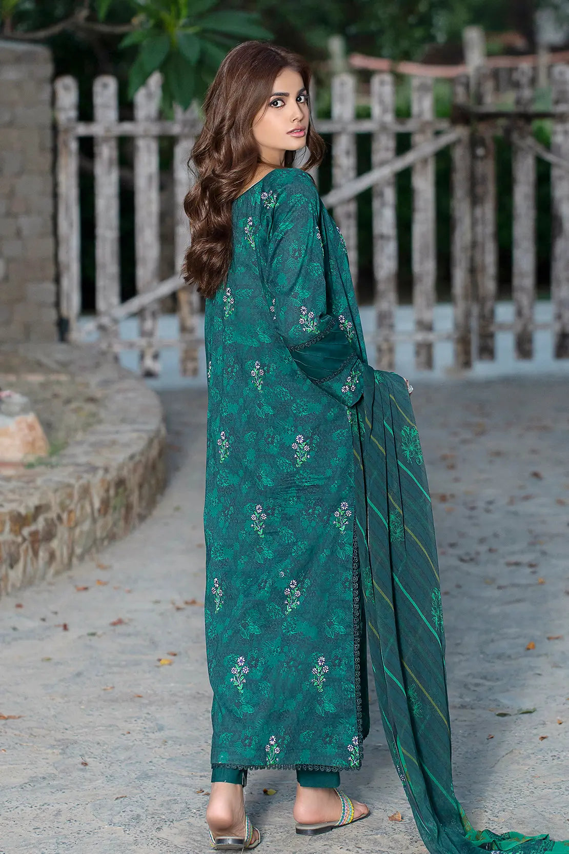 3 Piece - Embroidered Lawn - 8090