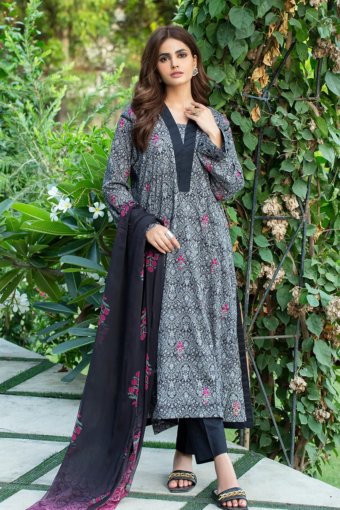 3 Piece - Embroidered Lawn - 8083