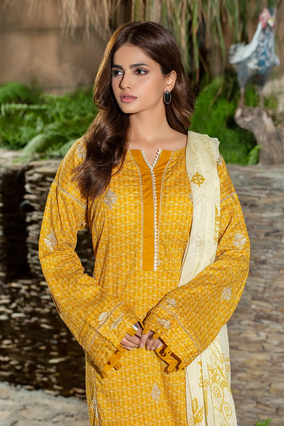 3 Piece - Embroidered Lawn - 8086