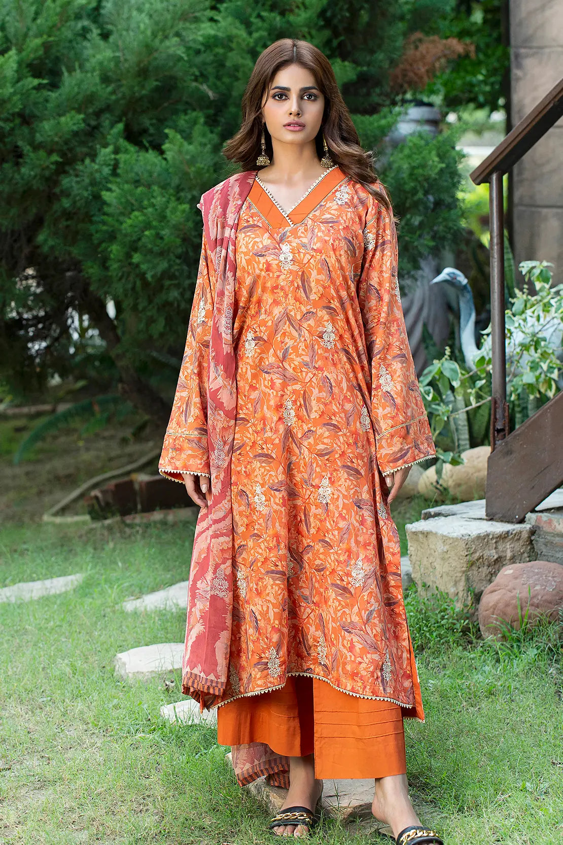 3 Piece - Embroidered Lawn - 8089