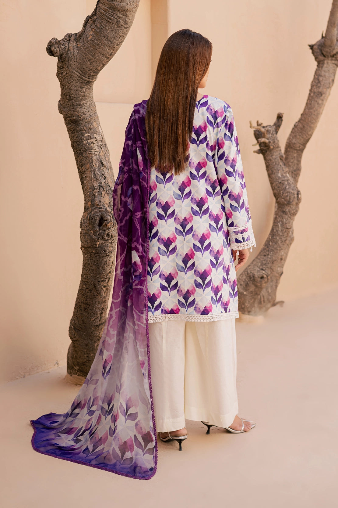 3 Piece - Premium Embroidered Lawn - 3731