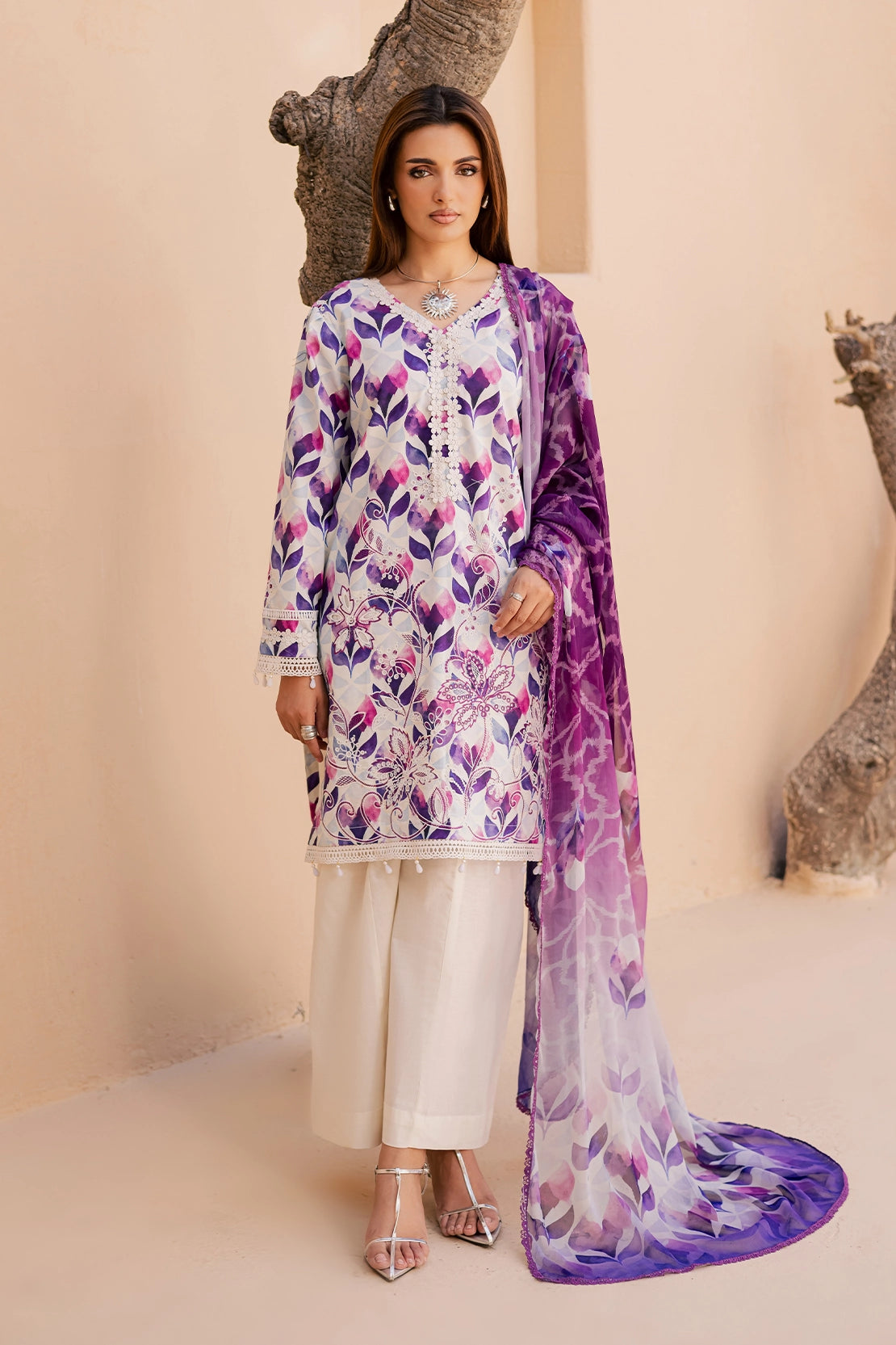 3 Piece - Premium Embroidered Lawn - 3731