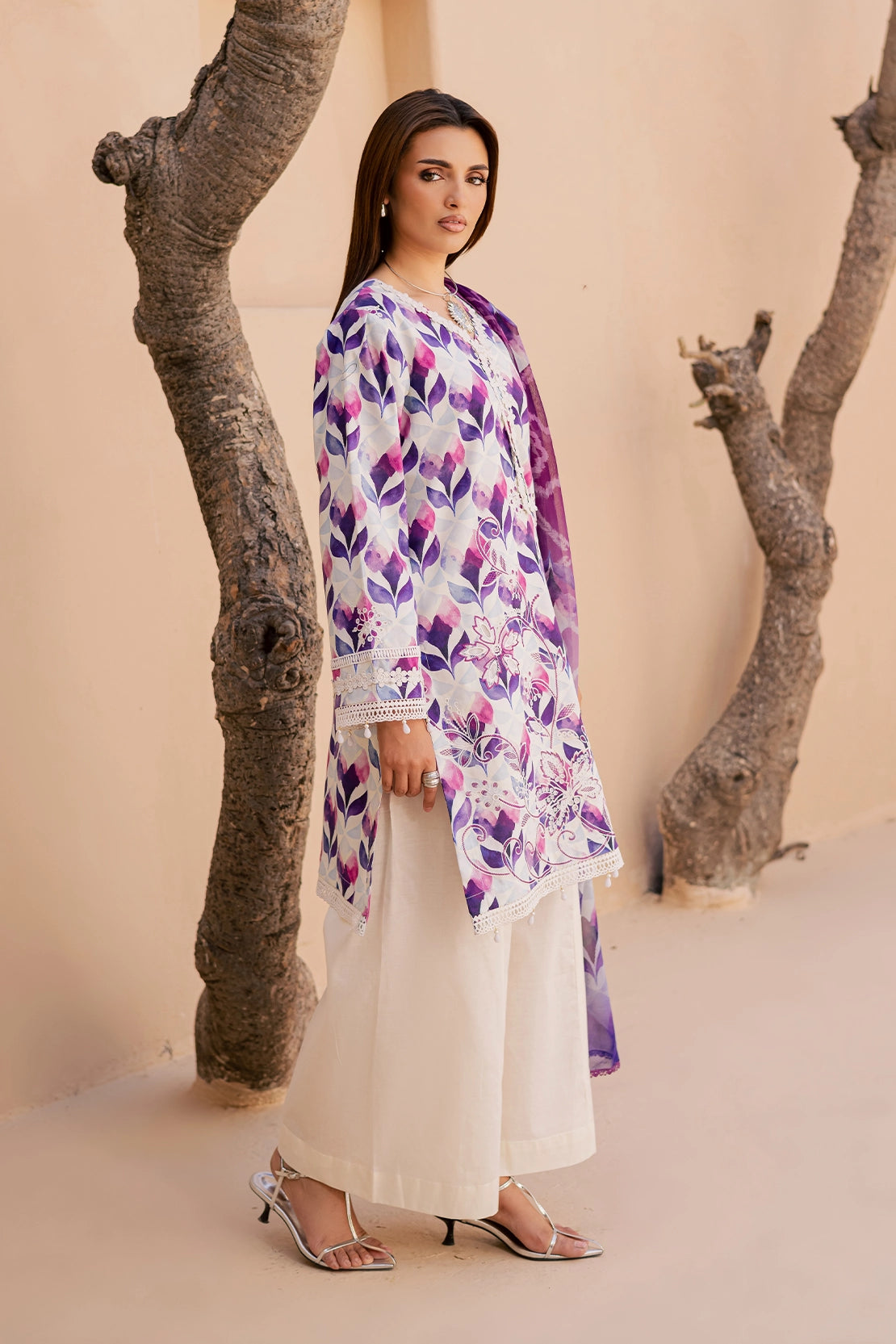 3 Piece - Premium Embroidered Lawn - 3731