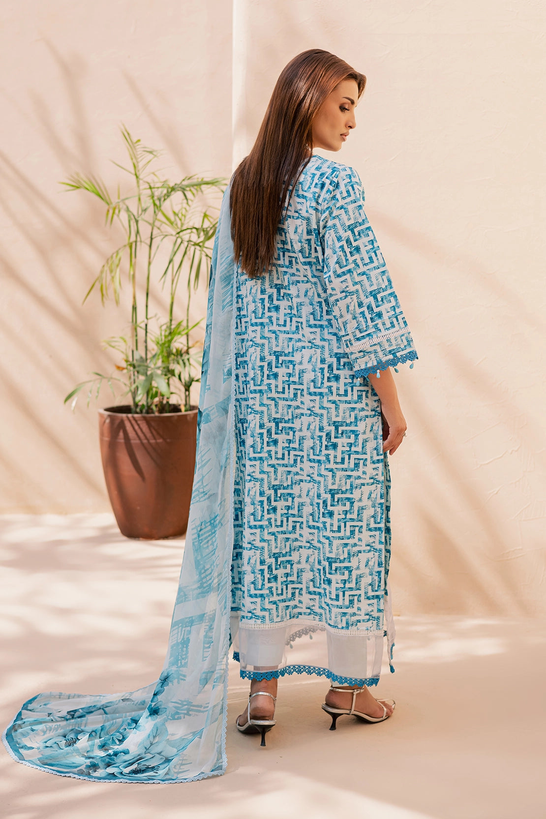 3 Piece - Premium Embroidered Lawn - 3733